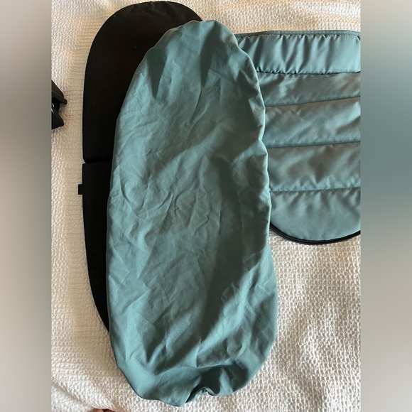 Stokke Babyzen YOYO Bassinet in Aqua - Picture 5 of 12